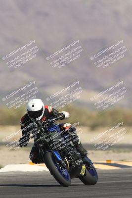 media/Oct-30-2025-Racers Edge (Thu) [[dabbdaf680]]/3-B Group/Session 2 (Turn 14)/